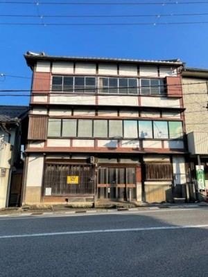 元旅館の広々したお部屋!
改装して店舗等の利用におすすめの物件!!!