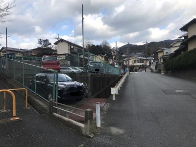 ■南向き8m幅公道に面した売地！■閑静な住宅地♪■広々約143坪！建築条件無し！資材置き場にも適す！
