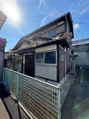 再建築不可
買主様司法書士指定有
古家付き土地売買の為、契約不適合責任は土地のみ