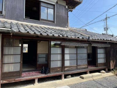 土地約100坪 近隣駐車場空きあり月額5,000円(令和7年11月7日現在)