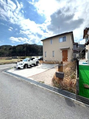 ・パナホーム施工のお家
・太陽光パネル(4.8kW)設置
・平成25年3月新築
・南東角地