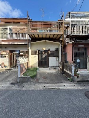 ・JR嵯峨野線「太秦駅」徒歩6分
・買主様司法書士指定有
・増築未登記部分有
・建蔽率超過