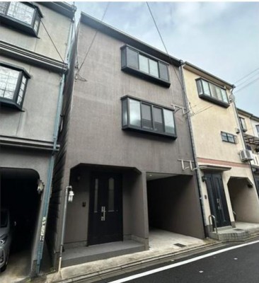 ☆駐車1台可
☆内外装リフォーム済み
☆2沿線利用可