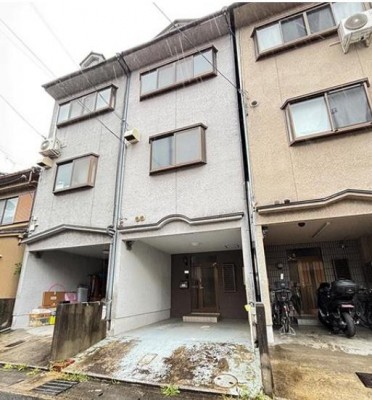 ☆駐車１台可
☆ＬＤＫ約１７帖
☆天井収納庫あり
☆閑静な住宅街