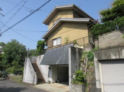 ☆2世帯住宅
☆高台に立地
☆車庫あり