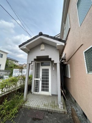 閑静な開発団地内の住宅!全面リフォーム済!