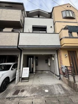 ☆駐車１台可
☆南向き３階建
