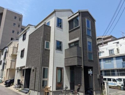 ☆南東角地
☆エコキュート付オール電化住宅
☆１Fスペースは店舗利用可