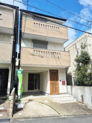 ☆南向き日当たり良好
☆バス停「常徳寺前」徒歩５分
