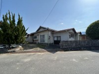 149.18平米の平家と平成10年築の延床46.平米の平家があり！琵琶湖近く！