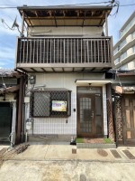 西大路駅まで徒歩8分 オール電化住宅 南向き 天井裏収納庫有 平成2年建築